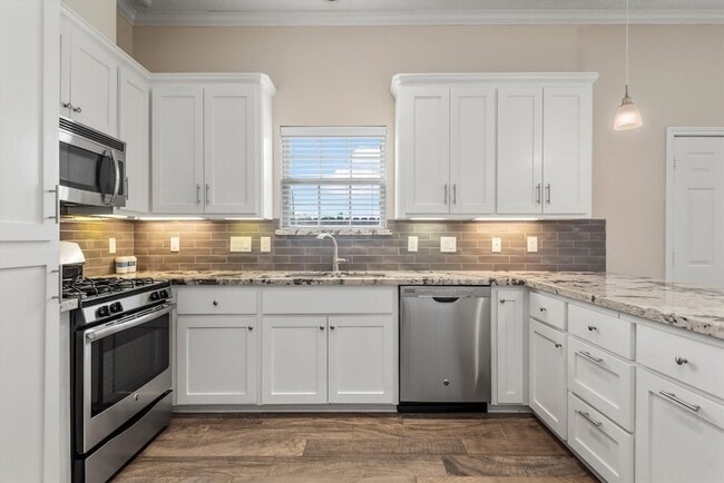 Building Photo - 7036 W 43rd St