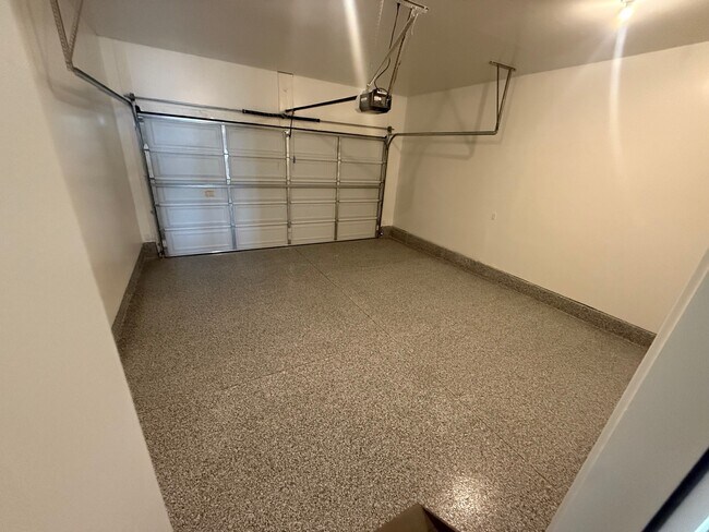 Building Photo - Mapleton TownHome