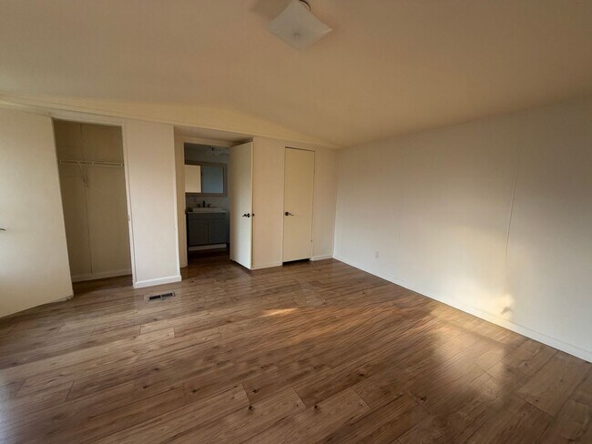 Building Photo - FOR RENT IN BREAUX BRIDGE!