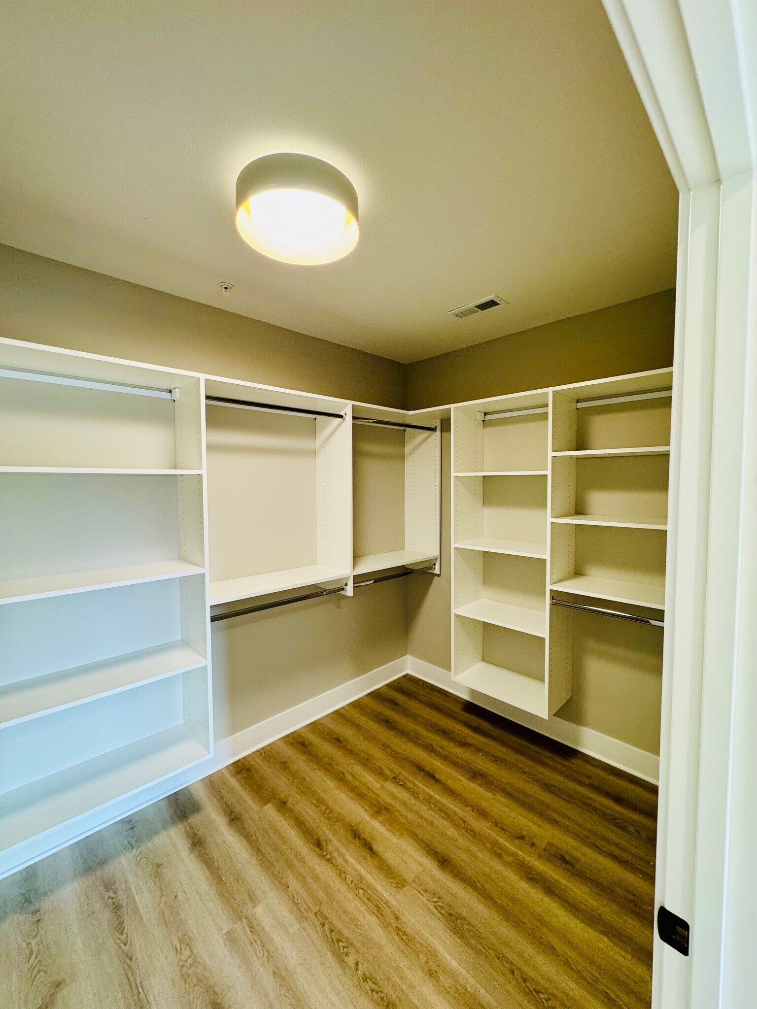 Building Photo - 117 W Wisconsin Ave