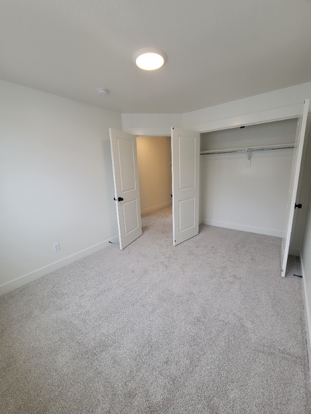 Building Photo - 967 W Sunspear Dr