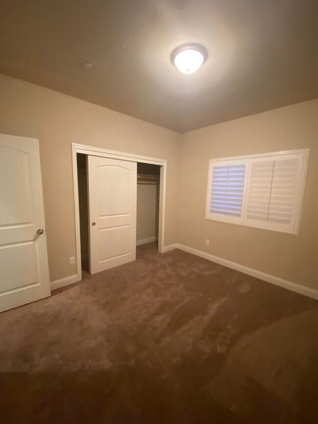 Building Photo - Move into Northwest Hanford and relax in your spa!