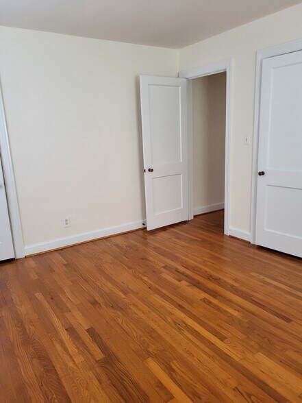 Building Photo - 156 W Bayview Blvd