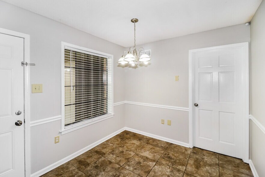 Building Photo - 6779 Cleary Dr