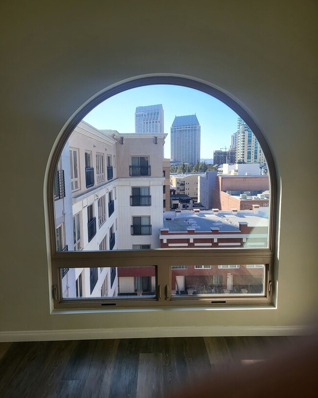 Building Photo - View Gaslamp 1 bedroom Condo with Parking,...