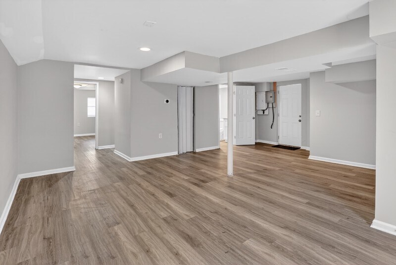 Building Photo - 586 Oakside Dr SW