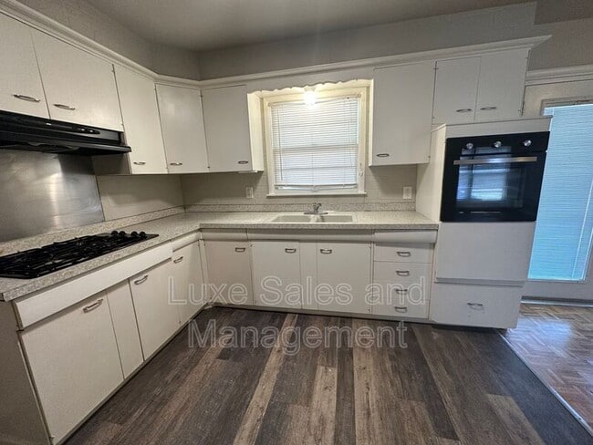 Building Photo - 1025 SW 57th St