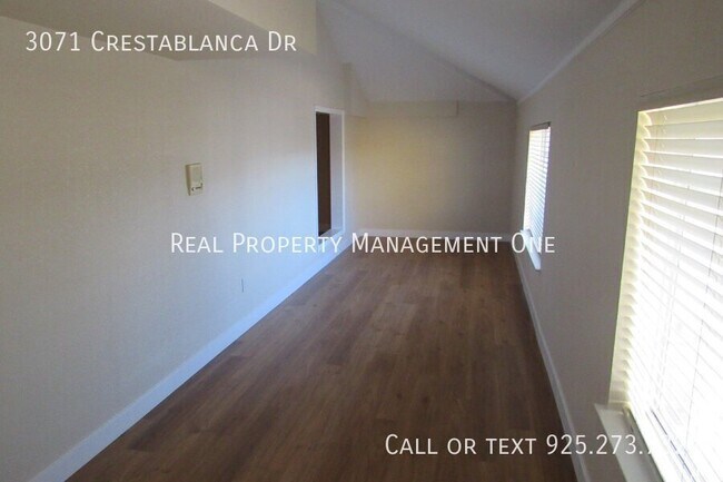 Building Photo - 3071 Crestablanca Dr