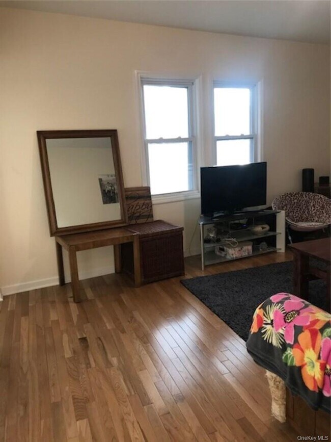 Building Photo - 165-167 E Main St