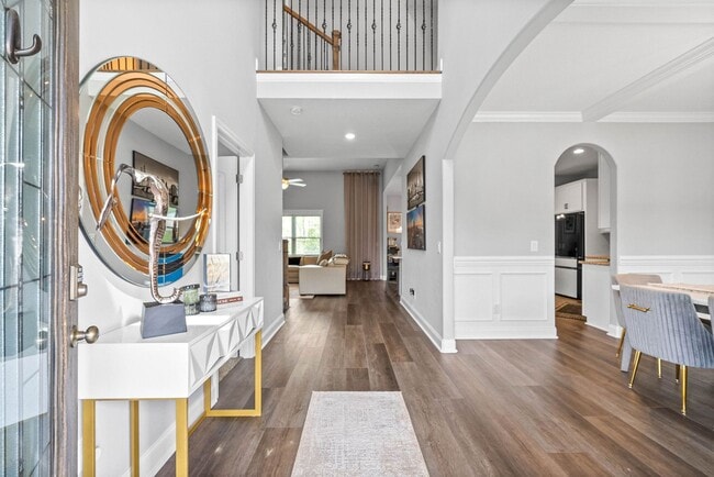 Building Photo - Modern 6-Bedroom Home with Open Layout & S...