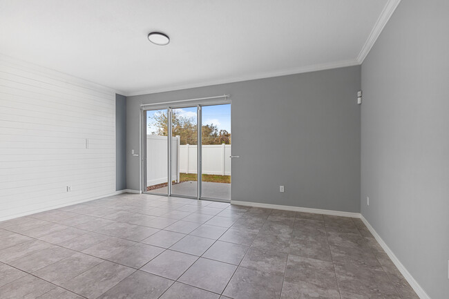 Building Photo - 7055 Summer Holly Pl