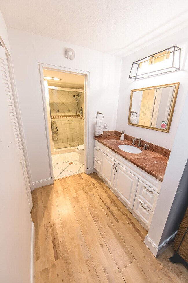 Building Photo - 501 SW 11th Pl