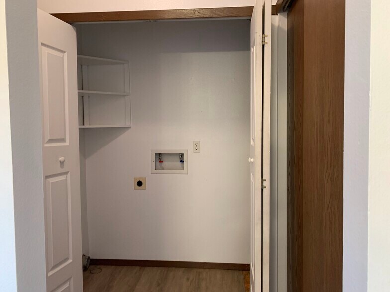 Laundry 2 - 456 Mulberry Dr