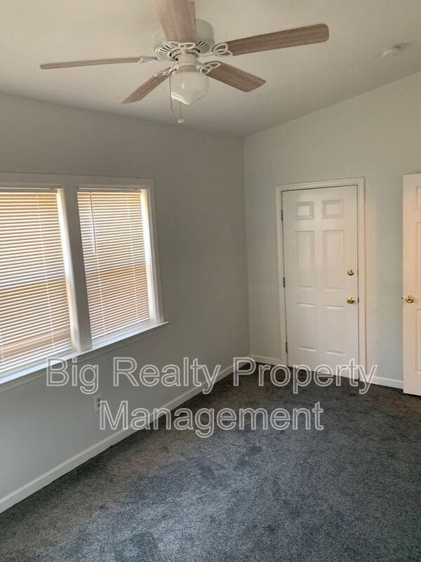 Building Photo - 477 E Main St