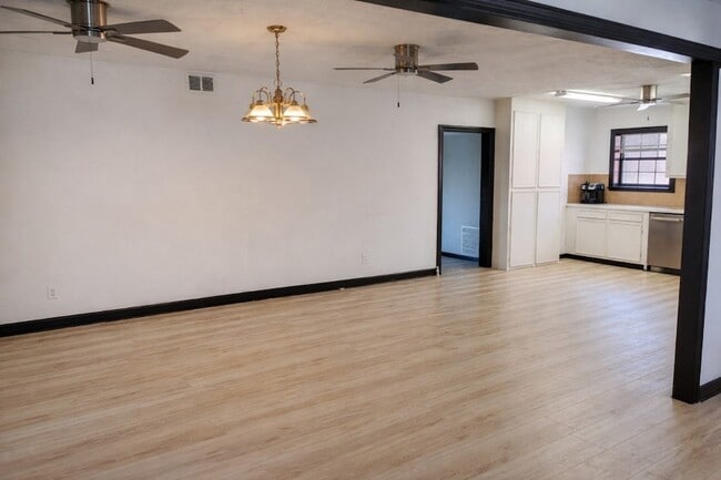 Building Photo - 5315 Bayway Dr