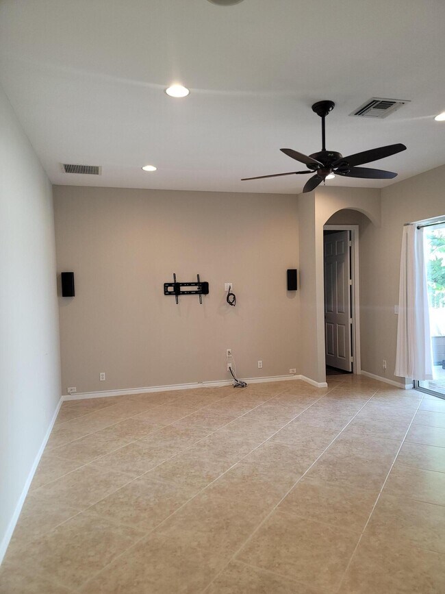 Building Photo - 9335 Plantation Estates Dr