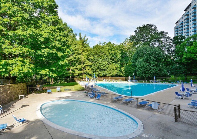 Building Photo - 10401 Grosvenor Pl