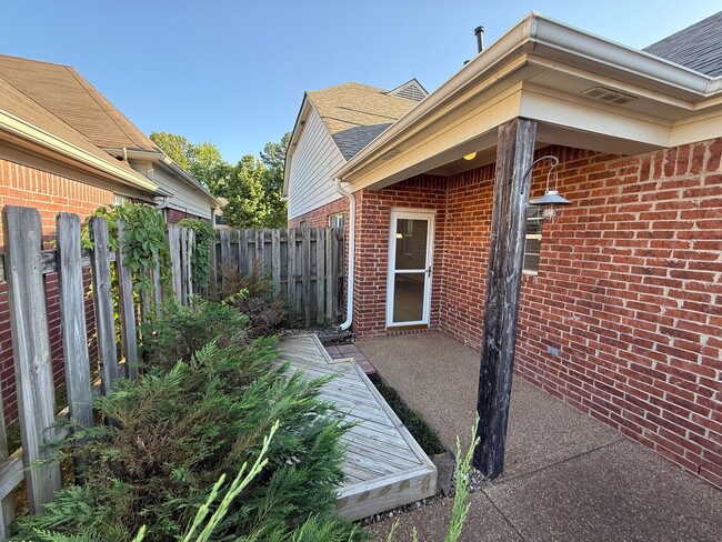 Building Photo - CORDOVA 3 BED 3 BATH RENTAL HOME NEAR SHEL...