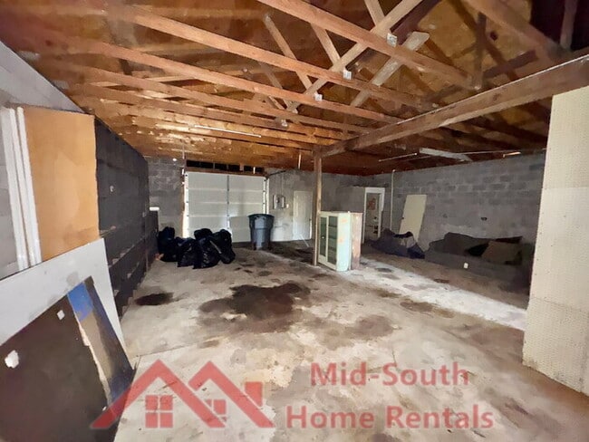 Building Photo - 135 S Greer St