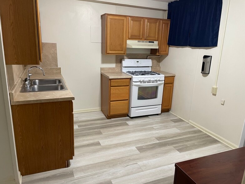 Building Photo - 407 W Stephen Foster Ave