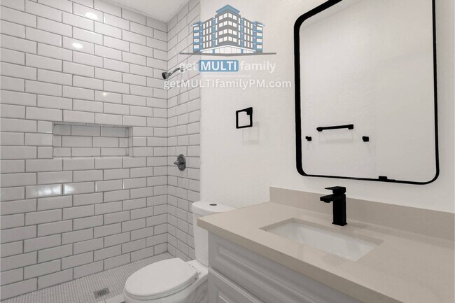 Building Photo - 1006 E Pasadena Ave