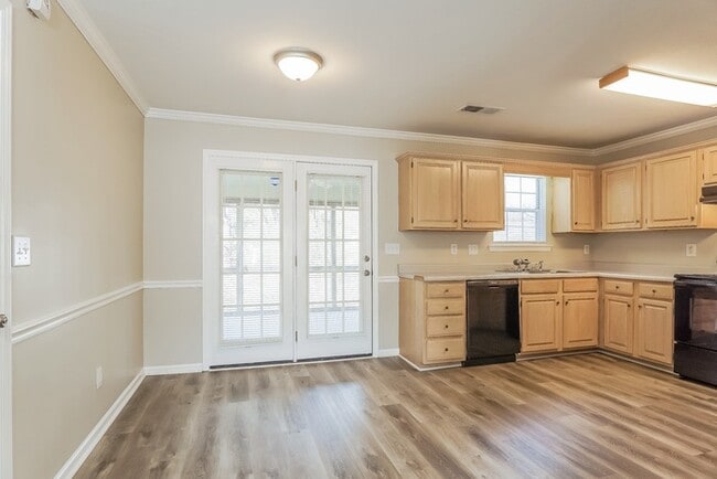 Building Photo - 132 Red Oak Ln