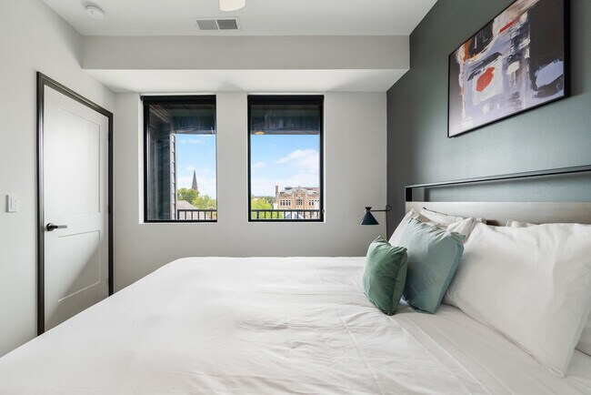 Building Photo - 423 E Michigan St