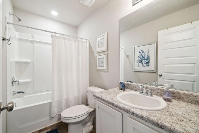 Building Photo - Beautiful home in a quiet neighborhood loc...