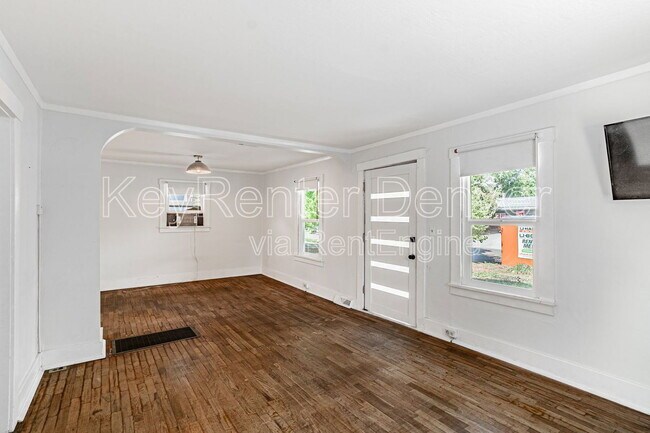 Building Photo - 421 Stuart St