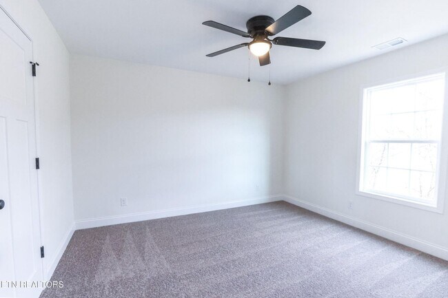 Building Photo - Maryville 37801 - 4 bedroom, 2 bath home - Contact Adam Sharp (865) 254-0980