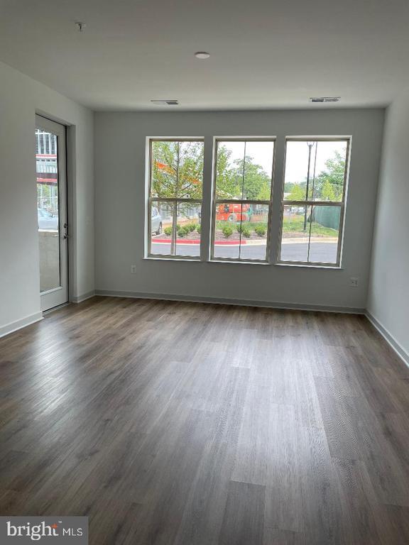 Building Photo - 10755 Fairgrounds Dr