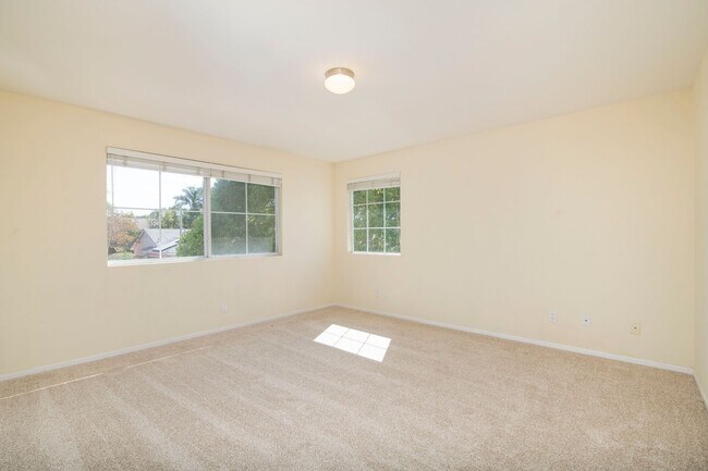 Building Photo - 3829 Via Del Rancho