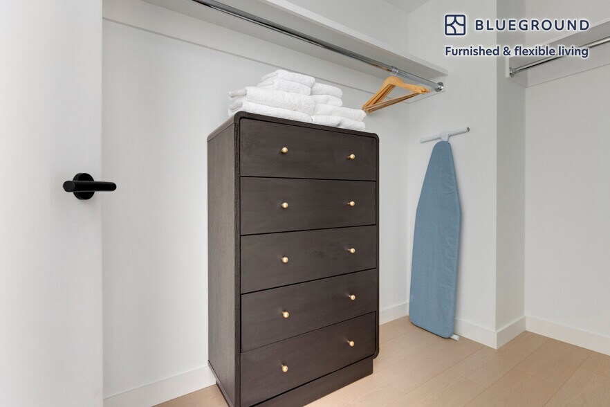 Building Photo - 478 Kent Ave