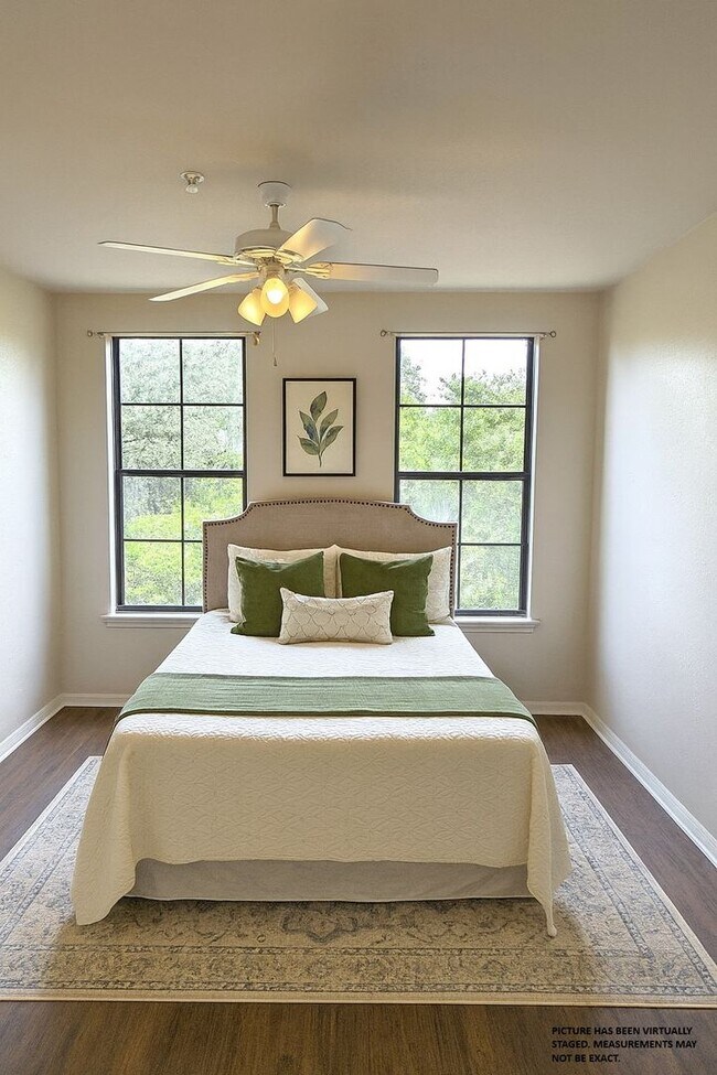 Building Photo - 2x2 Updated! New flooring, Stainless Steel...