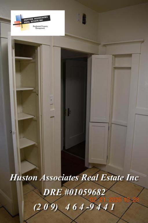 Building Photo - 845 N Lincoln St