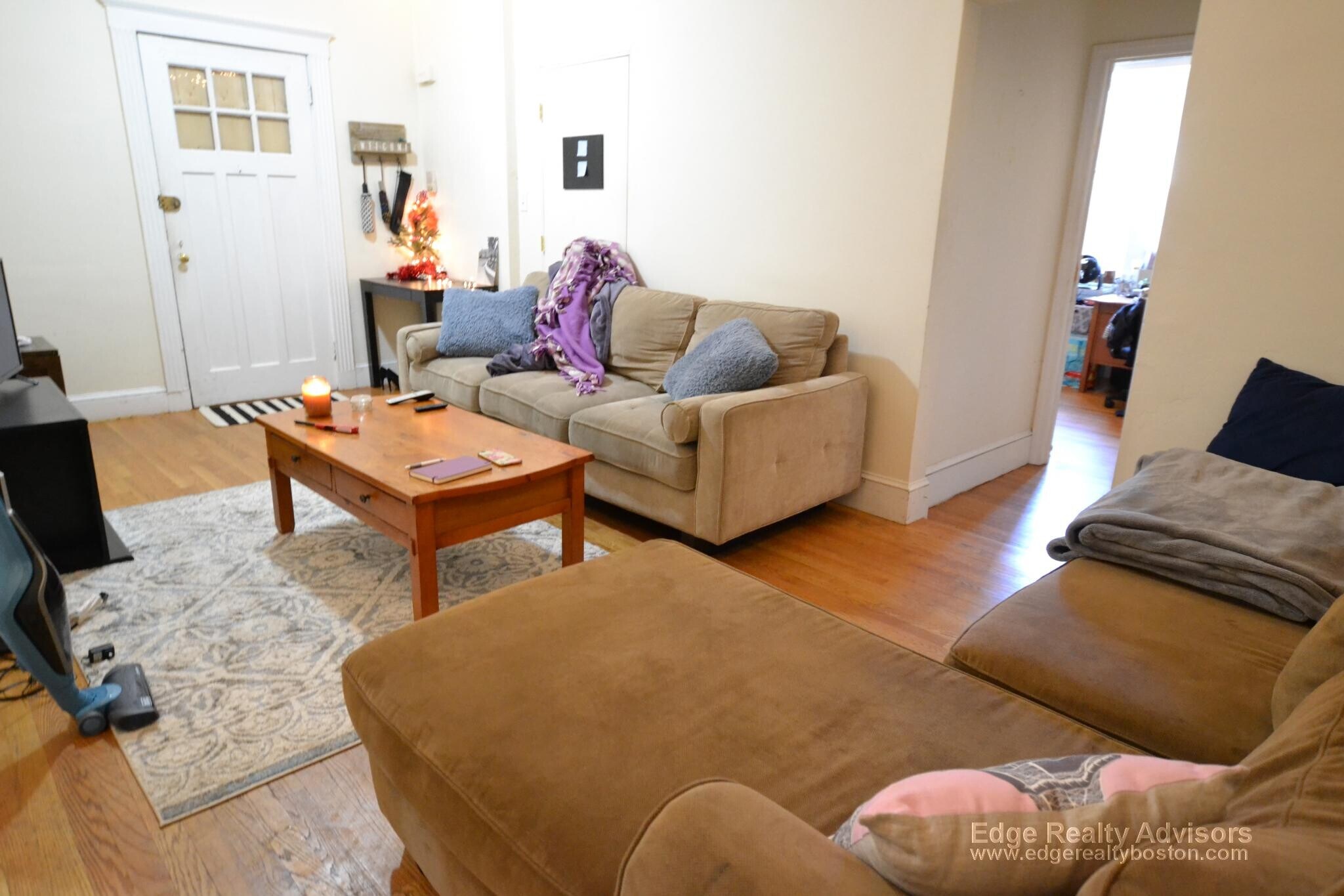 Building Photo - 316 Saint Paul St