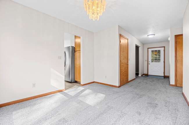 Building Photo - 3801 Pebble Ct
