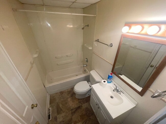 Building Photo - 17 Ruth Ct