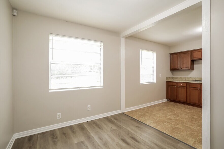 Building Photo - 5441 Cardan Rd