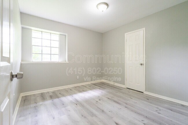 Building Photo - 9196 White Oak Dr