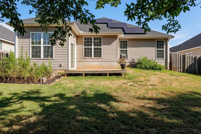 Building Photo - 570 Lory Ln