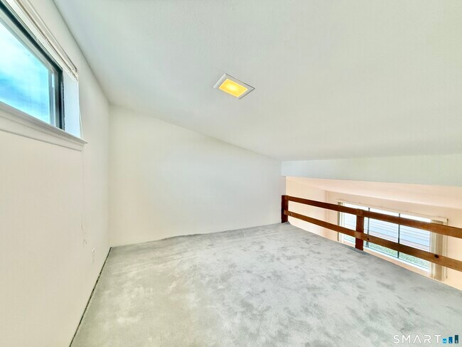 Building Photo - 64 Olcott Way