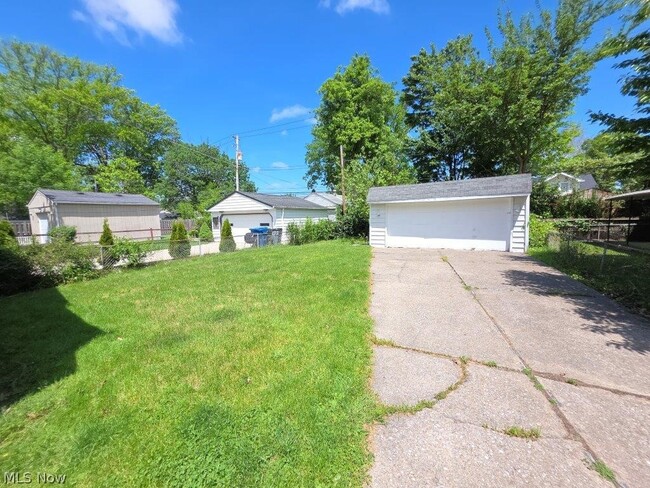 Building Photo - 20632 Woodstock Ave