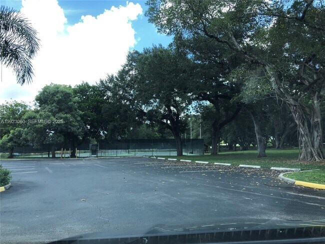 Building Photo - 9441 Evergreen Pl