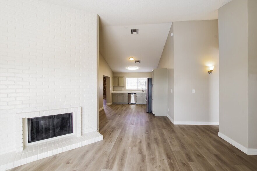 Building Photo - 5222 W Aster Dr
