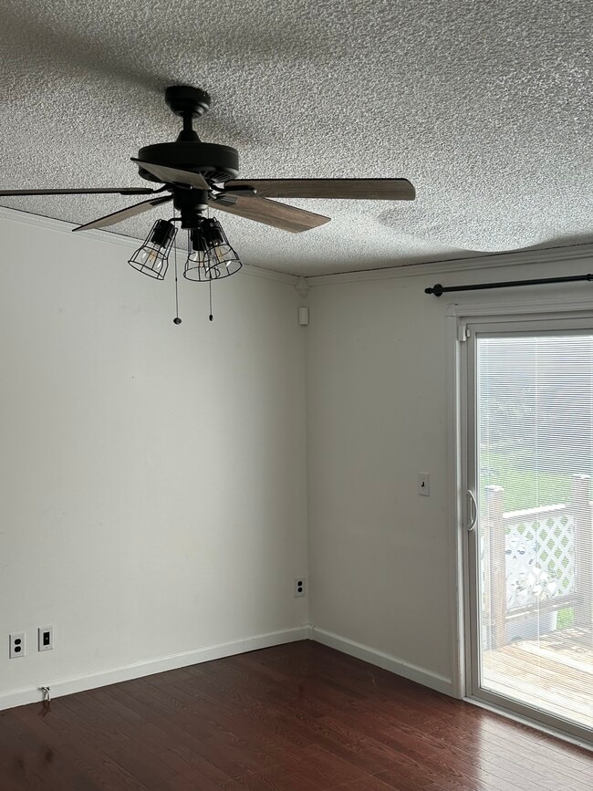 Building Photo - 5 Grays Hill Acres