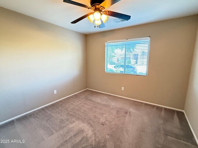 Building Photo - 605 E Nancy Ave