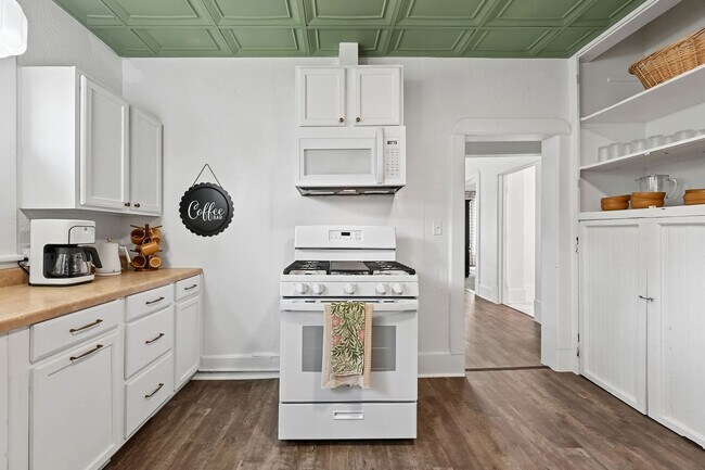 Building Photo - 408 S Wright St