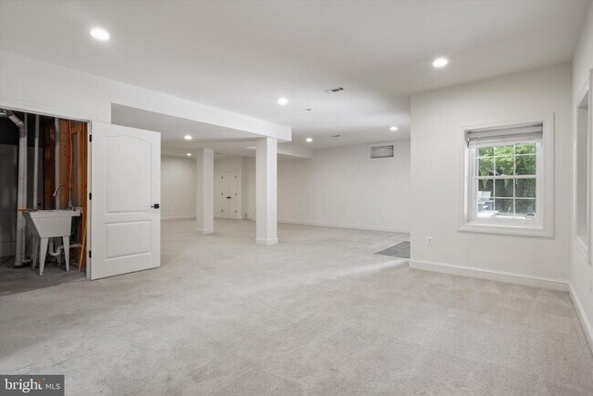 Building Photo - 2751 Cody Rd