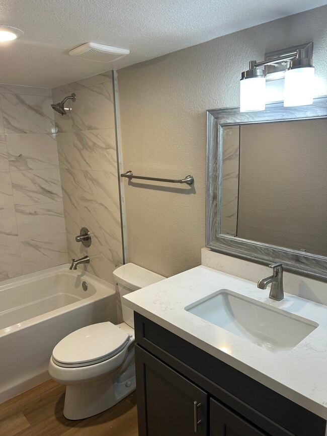 Building Photo - 323 S Pioneer